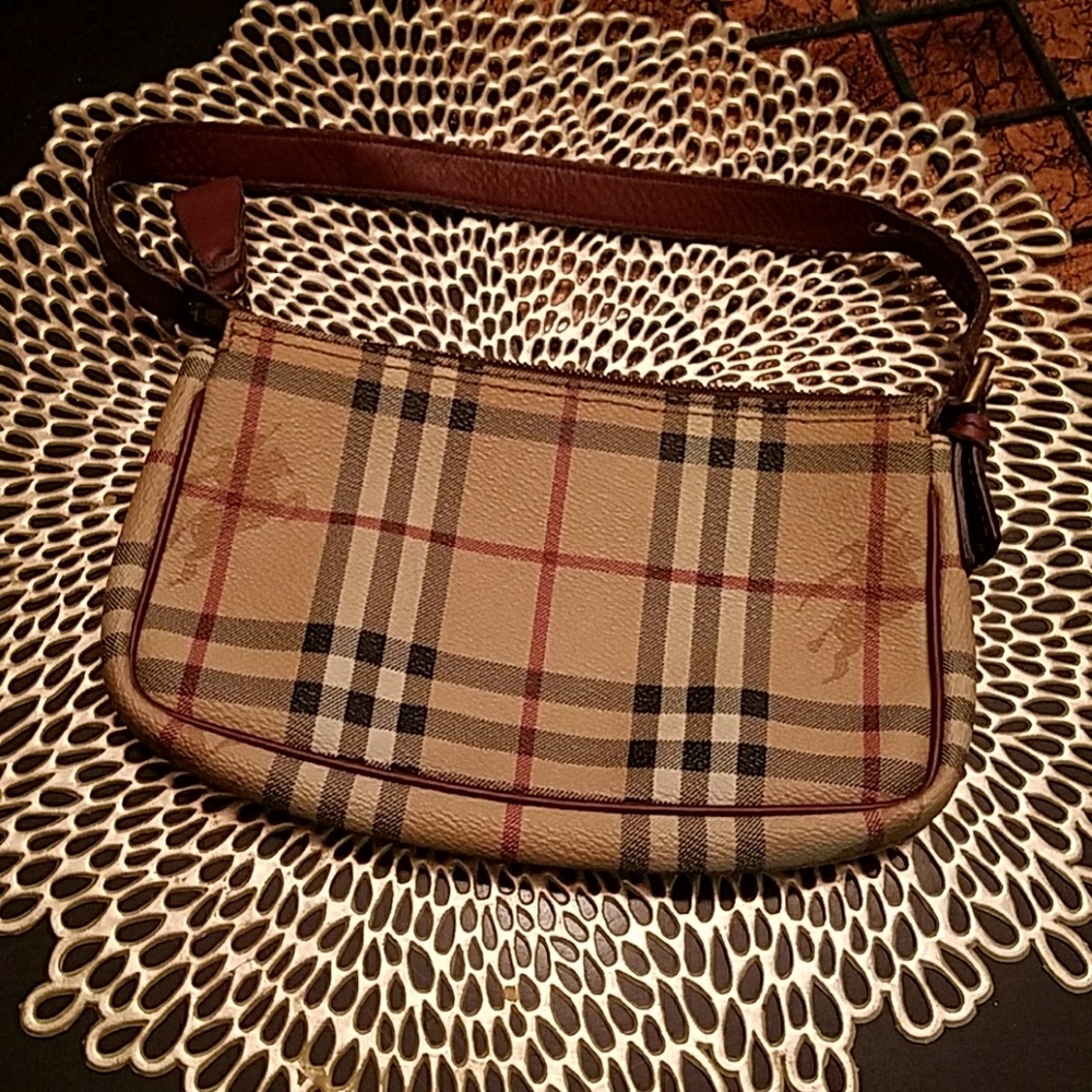 Authentic Burberry Heymarket Pochette